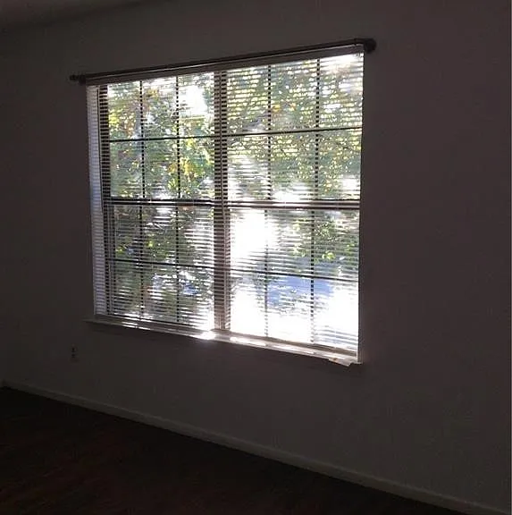 852 W Collins St — Photo 3
