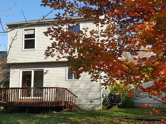 3rd image of 2105 Earlsway Dr