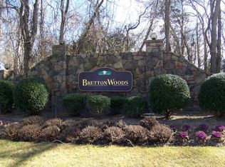 1005 Skyline Dr, Coram, NY 11727