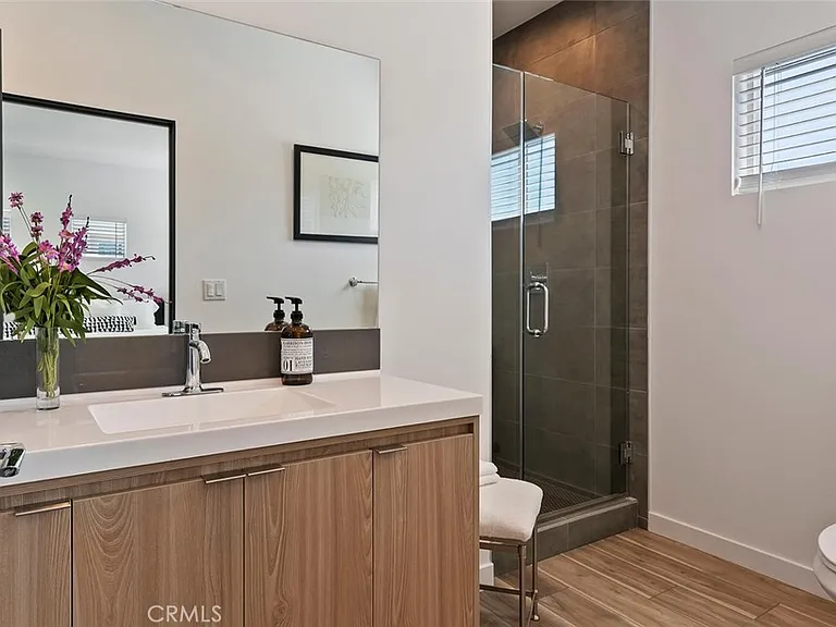13538 Vanowen St #4 — Photo 19