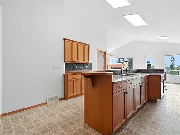 3rd image of 288 NW Springborough Way SW
