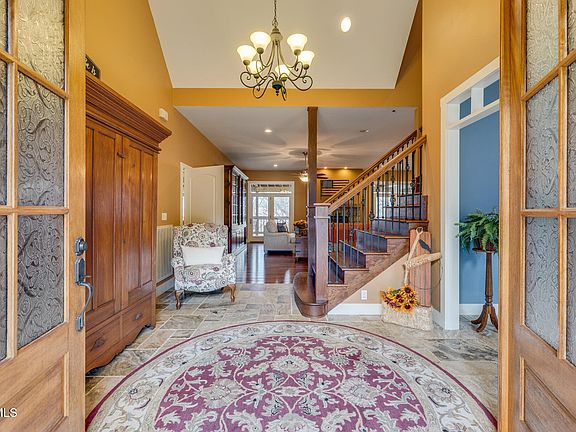 3rd image of 113 Ridgecrest Dr