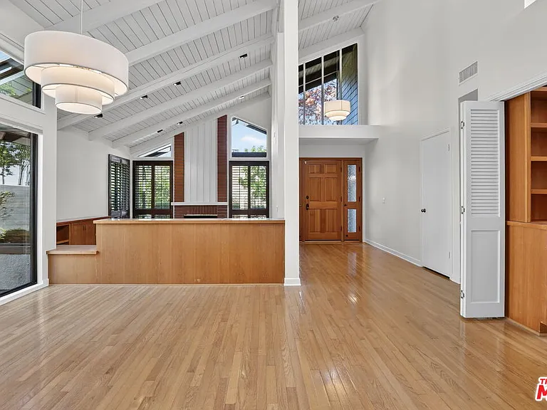 1331 Avenida De Cortez — Photo 7