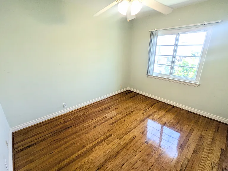 5671 S San Vicente Blvd #D — Photo 9