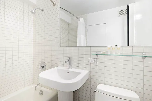 Rented by Manhattan Realty Group | media 16