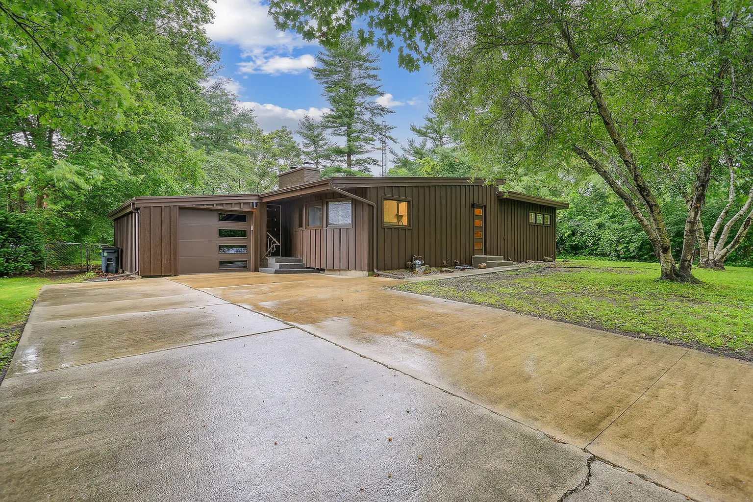 2011 Burlison Dr photo 1