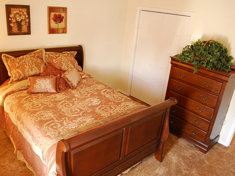 Evergreen Terrace Apartments — Photo 21