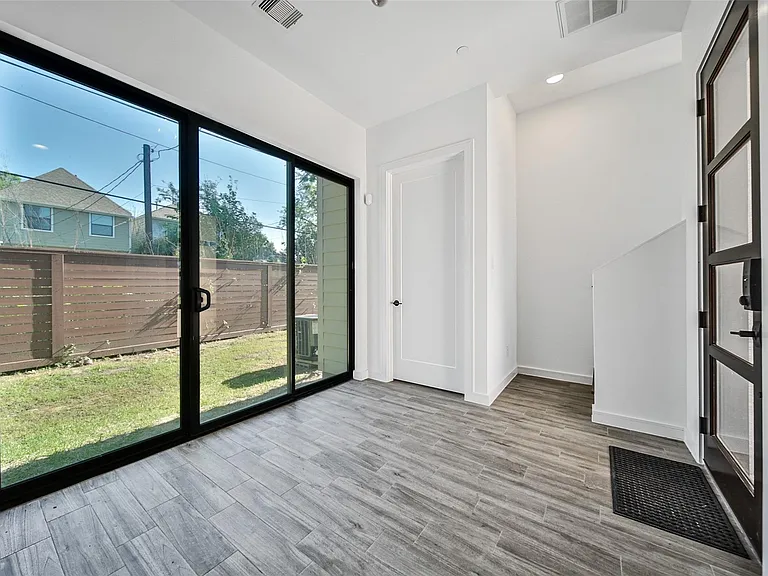 815 W 17th St — Photo 7