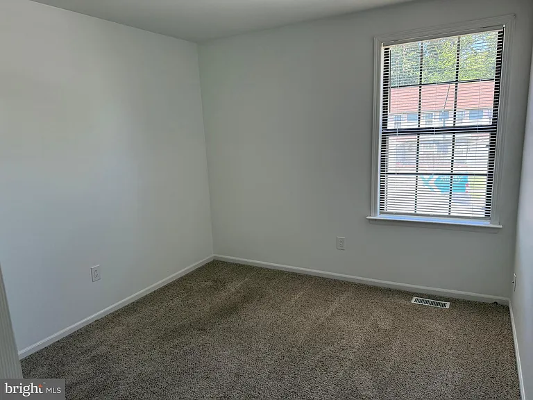 1042 Baywood Dr — Photo 15