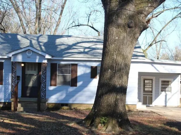 705 S Hervey St, Hope, AR 71801