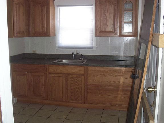 3rd image of 559 Cambridge Ave
