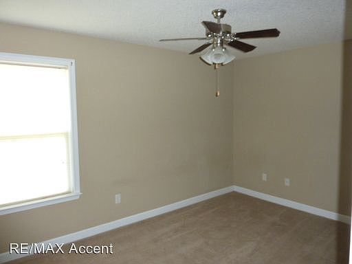 1st image of 38 Carson St NE