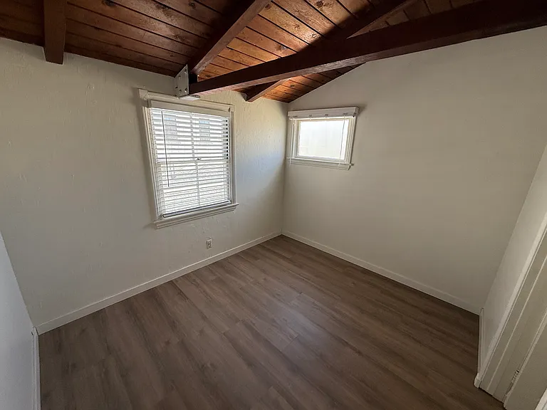 217 1/2 Sapphire Ave — Photo 9