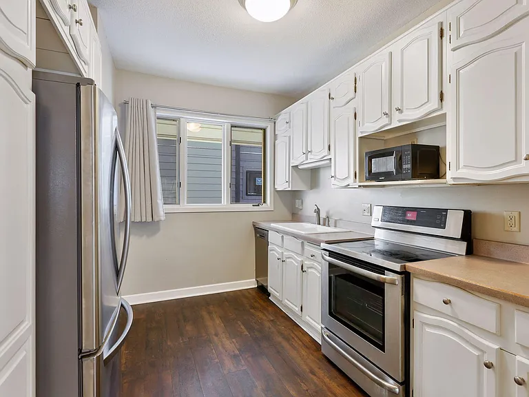 1377 Jefferson Ave — Photo 13