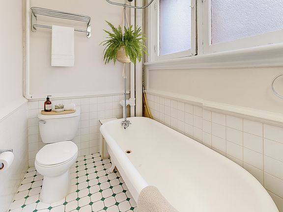 4th image of 149 Maclaren St #1478480