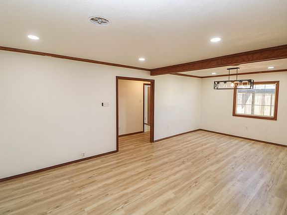 5th image of 610 Boesen St