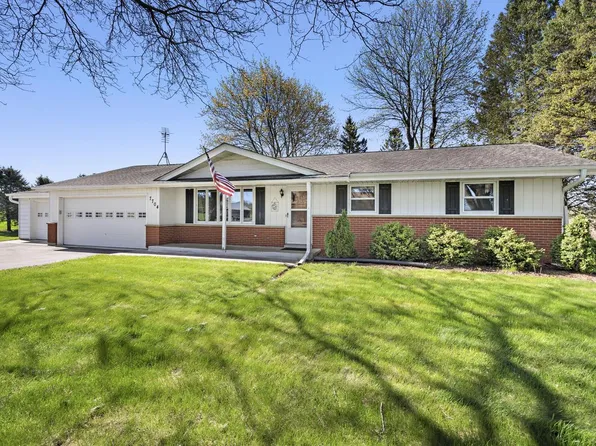 7704 Salisbury ROAD, West Bend, WI 53090