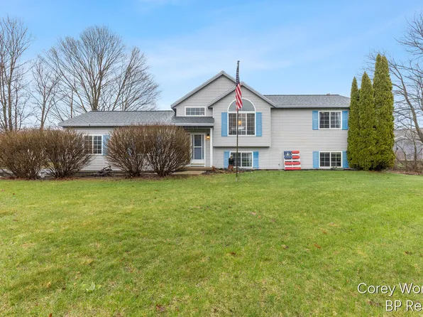 2849 Bark Ct, Cedar Springs, MI 49319