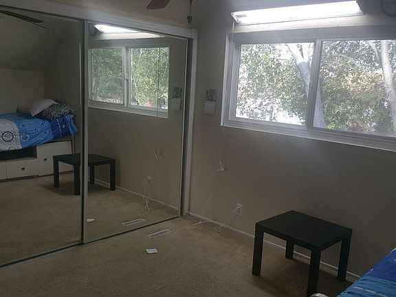 Room 2 Closet/Mirrow