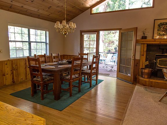 3rd image of 23873 Hilltop Cir