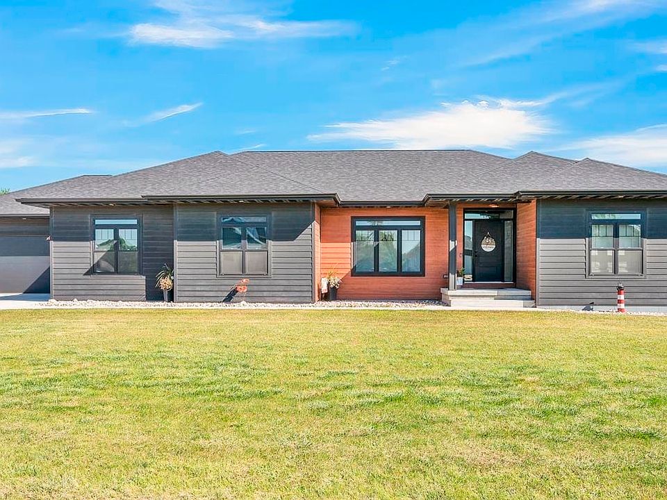 1st image of 21 Hill Dr