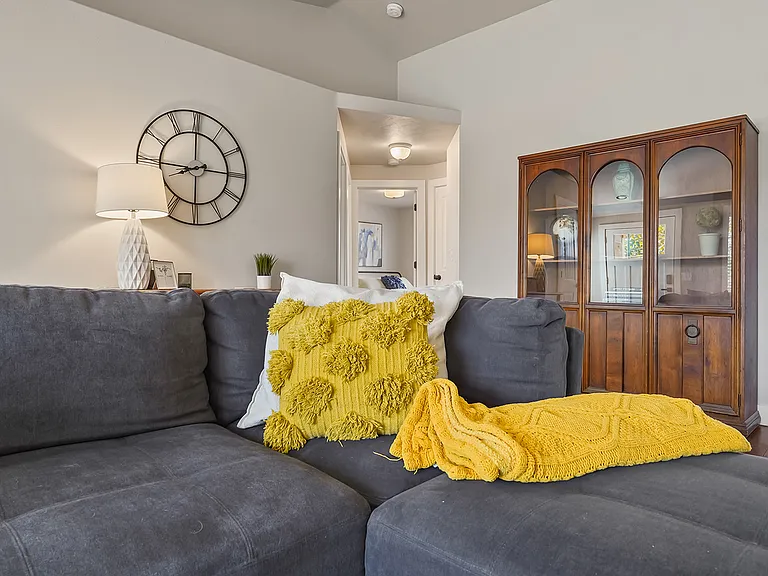 6871 N Fairfax Ave — Photo 22