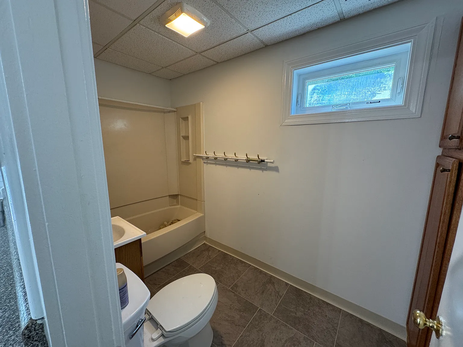 2 bed, 950 sqft, $2,400 — Photo 2