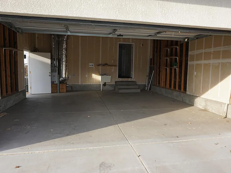 1914 S Sinclair Ave — Photo 2