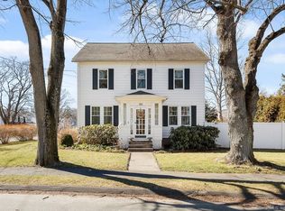 90 S Pine Creek Rd, Fairfield, CT 06824