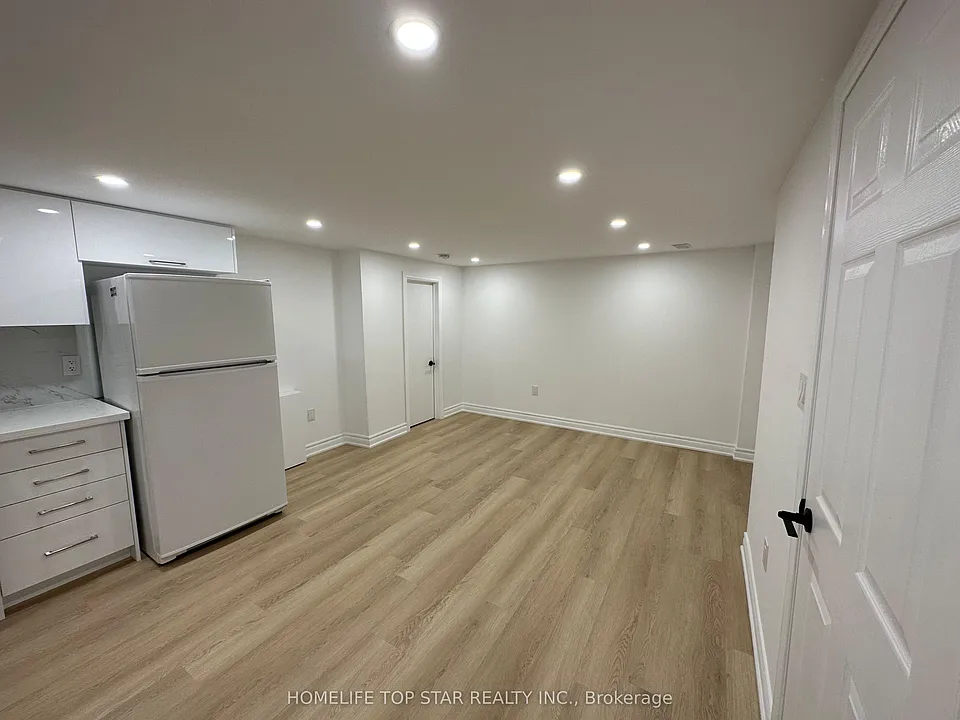 38 Cartier Cres #BASEMENT