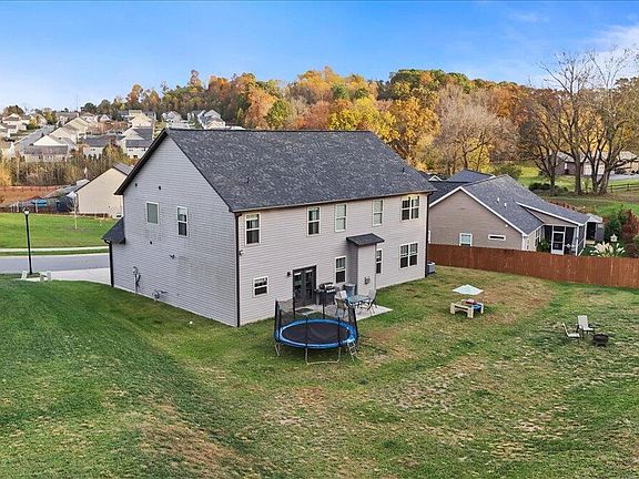 4th image of 1489 Hammett Rd