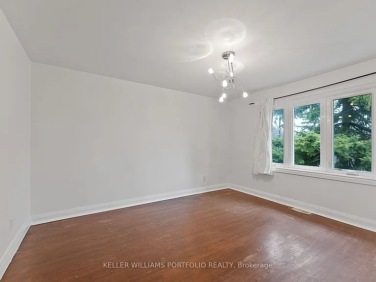 40 Scarboro Cres — Photo 28