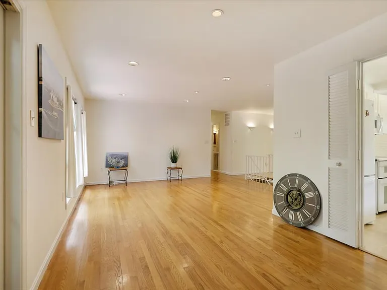 1397 Canterbury Way — Photo 11