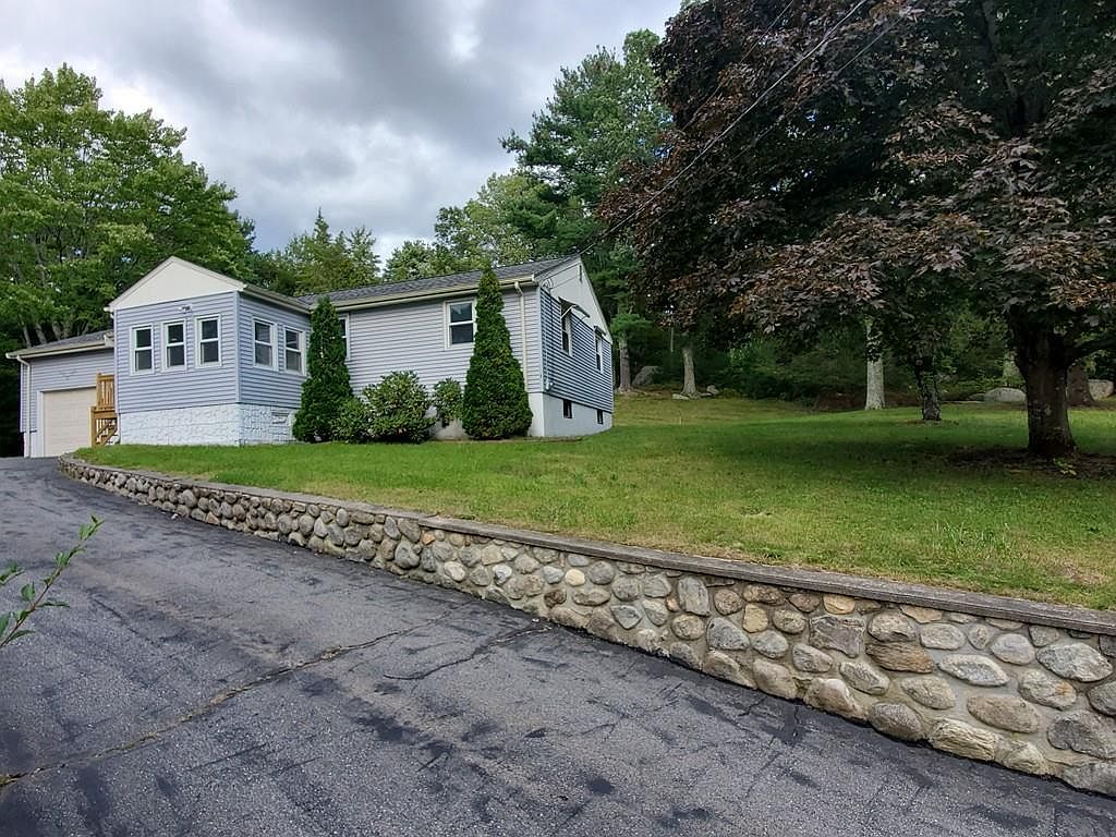 556 Blackstone St, Uxbridge, MA 01569 Zillow