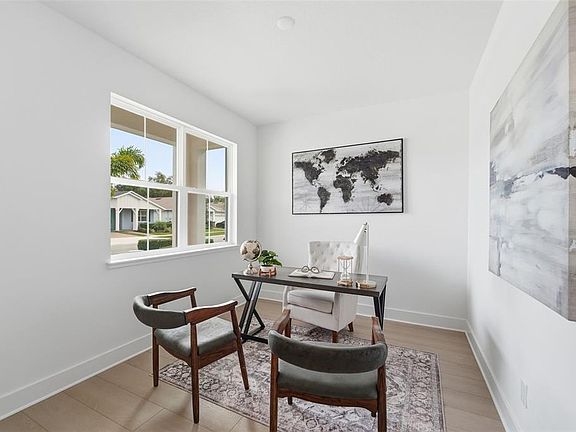 5th image of 2430 Park Ridge St