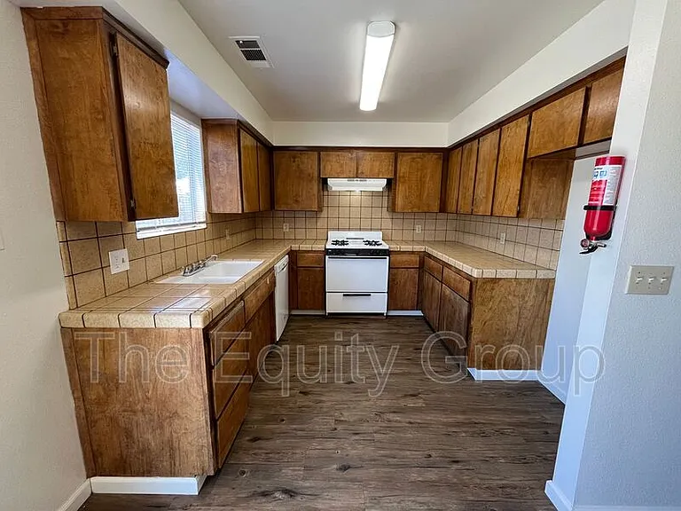 859 W Mulberry Ave #4 — Photo 4