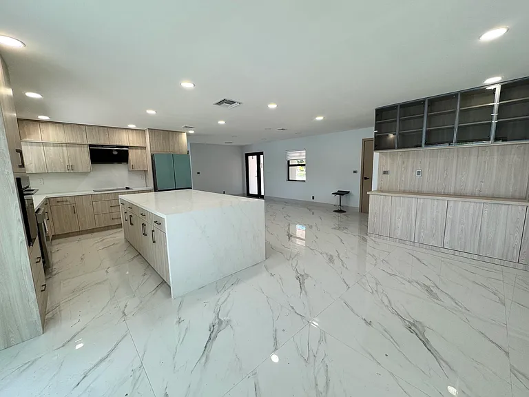 10225 SW 53rd St — Photo 5