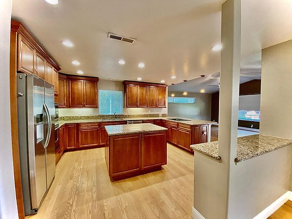 4th image of 3767 Esperanza Dr