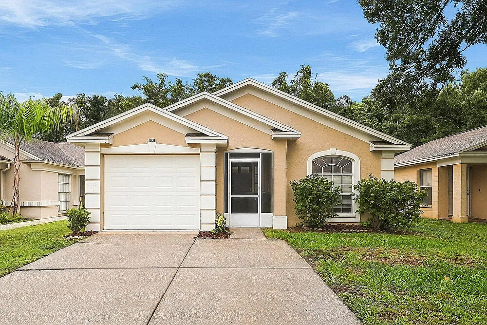 3 bed, 2.0 bath, 1384 sqft, $2,195 — Photo 1