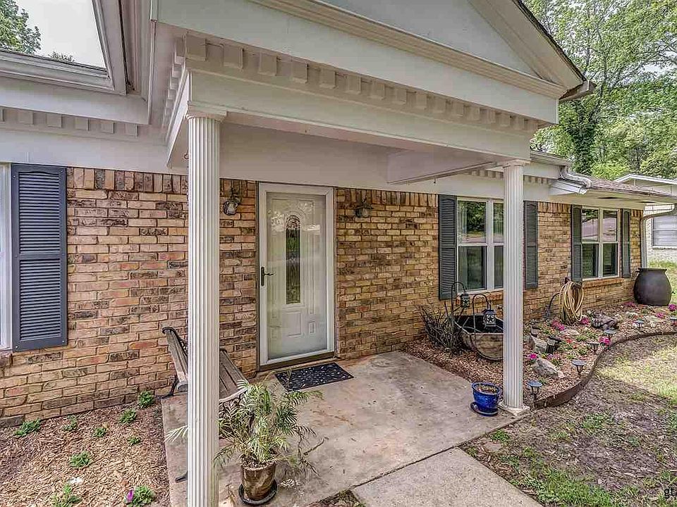 1st image of 115 Woodhaven Dr