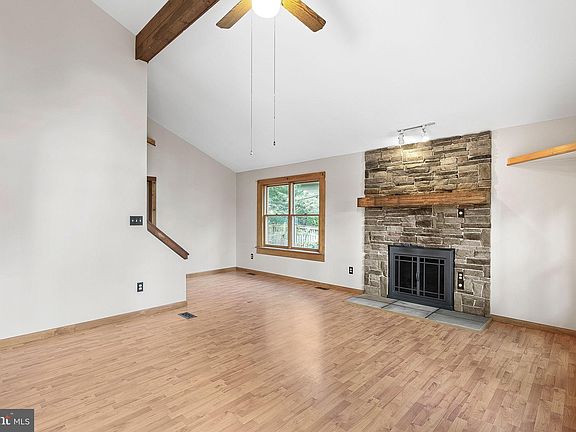 5th image of 1802 Summit Dr