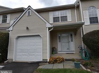25 Pioneer Ct, Ewing, NJ 08628