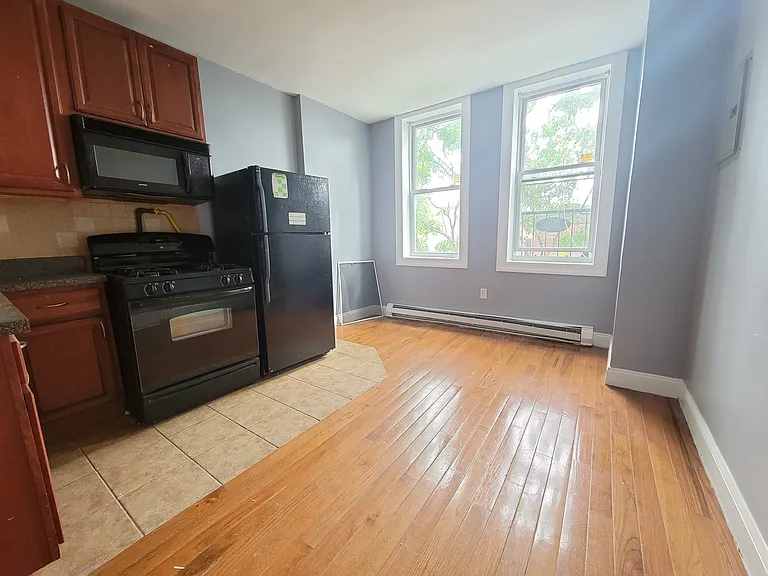305 49th St #14E — Photo 2