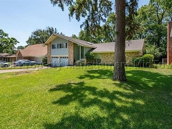 2nd image of 1216 Academy Dr