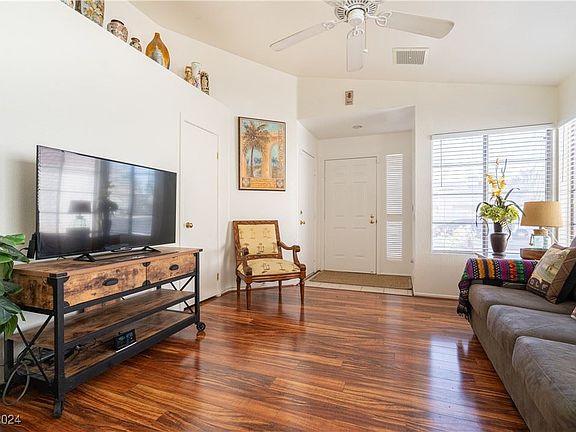 3rd image of 7098 Knoll View Dr