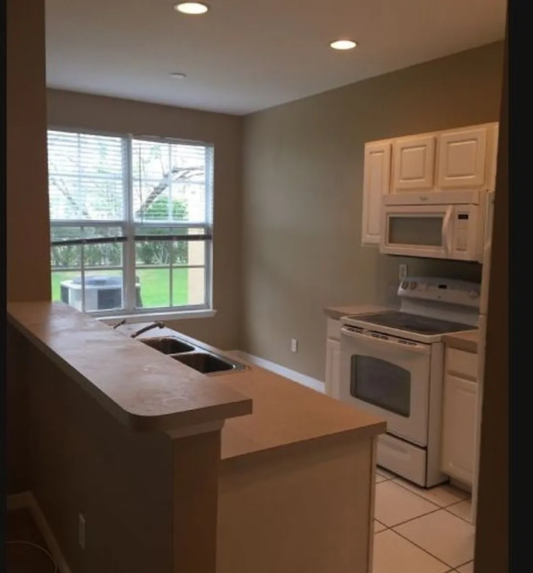 3 bed, 2.5 bath, 1794 sqft, $1,950 — Photo 3