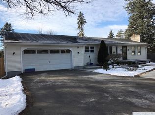 13 Vanburen Dr, Kinderhook, NY 12106