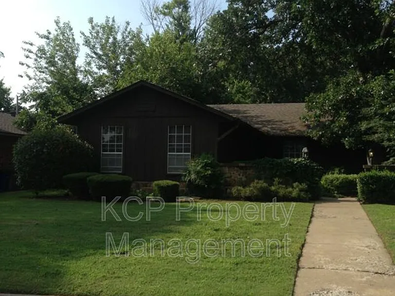 4802 S South Cir #U — Photo 1