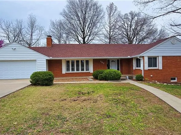 307 Sunset Dr, Fort Scott, KS 66701