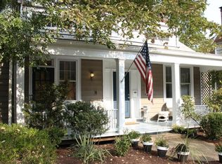 1215 Russell Rd, Alexandria, VA 22301